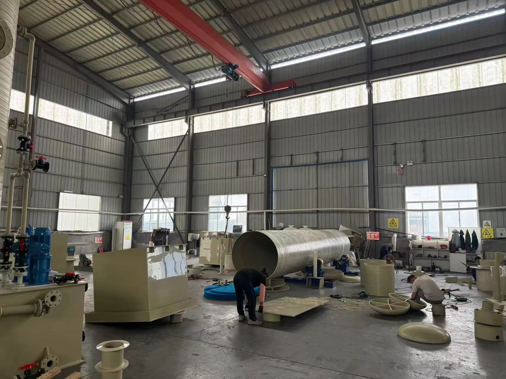 Xin Longdi workshop with employees fabricating plastic vessels